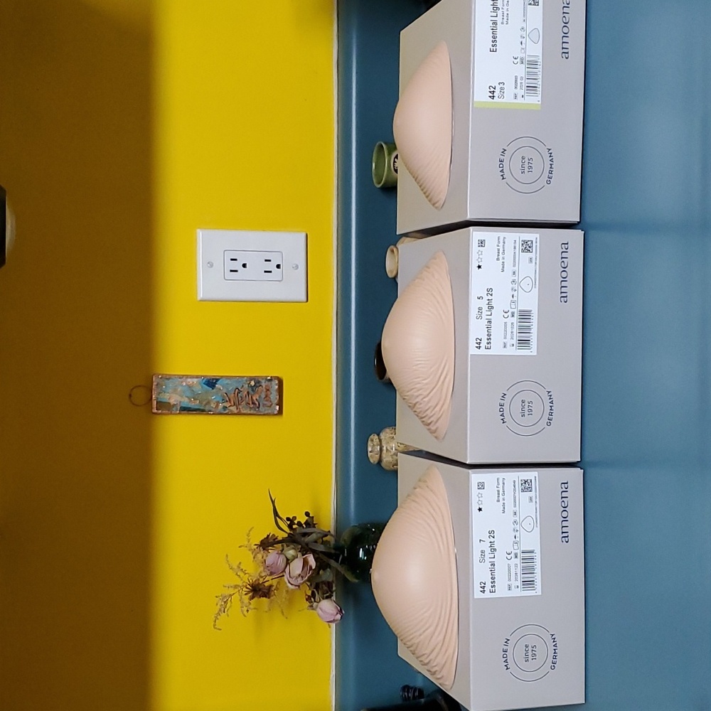 ๐ Amoena Breast Prosthesis #442 - Picture 3 of 10
